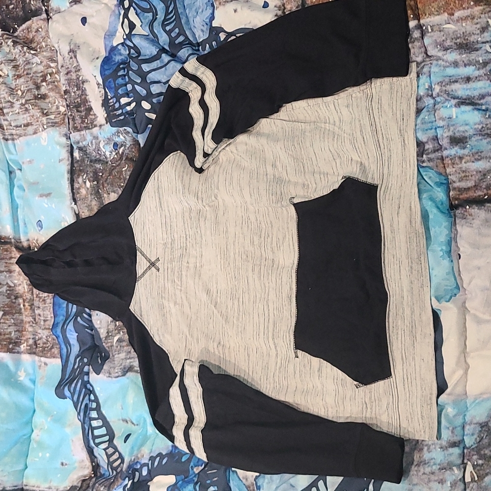 Thin hoddie